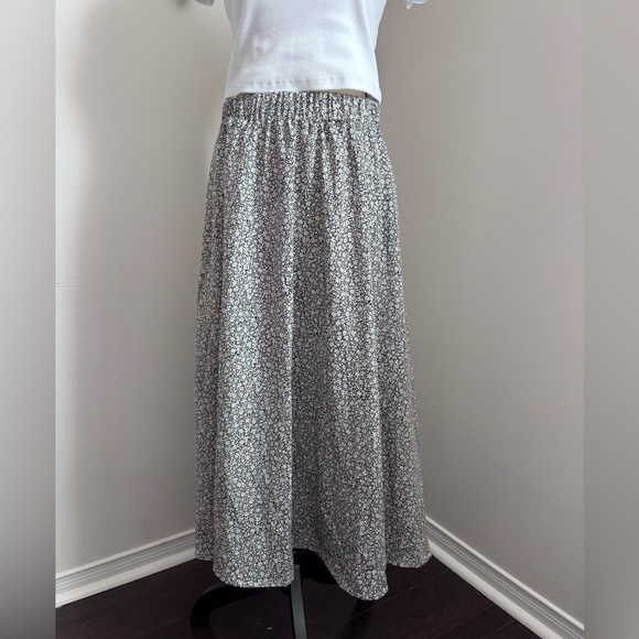 Dazy Dresses & Skirts - Floral Black and White Flowy Midi Skirt Dazy Size L